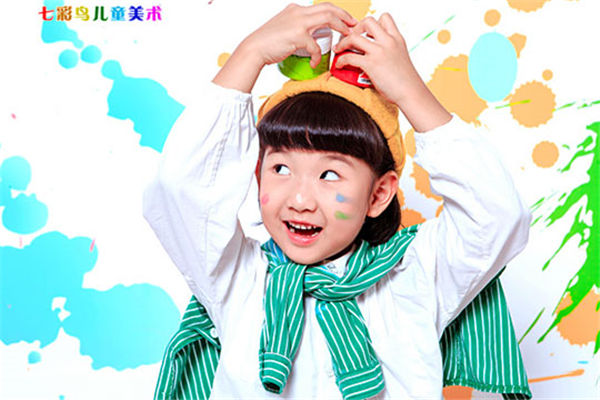 七彩鳥少兒美術加盟有哪些支持？