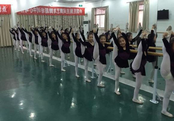 藝海舞蹈培訓(xùn)中心