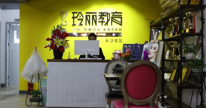 玲麗教育加盟