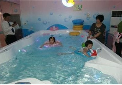 歐貝嬰兒游泳