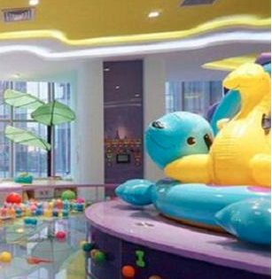 鴻鵠嬰兒游泳館