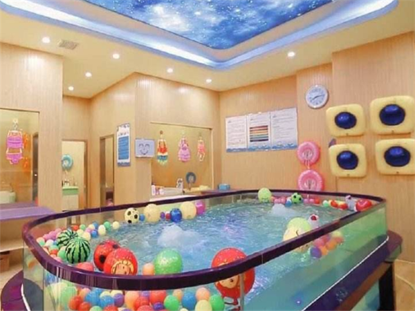 泑泑貝嬰兒游泳館