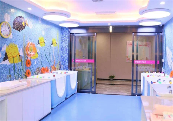 悅悅滿嬰兒游泳館