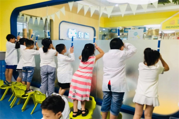 知閱兒童成長(zhǎng)中心加盟
