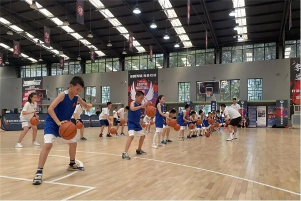 李秋平青少年籃球俱樂部加盟